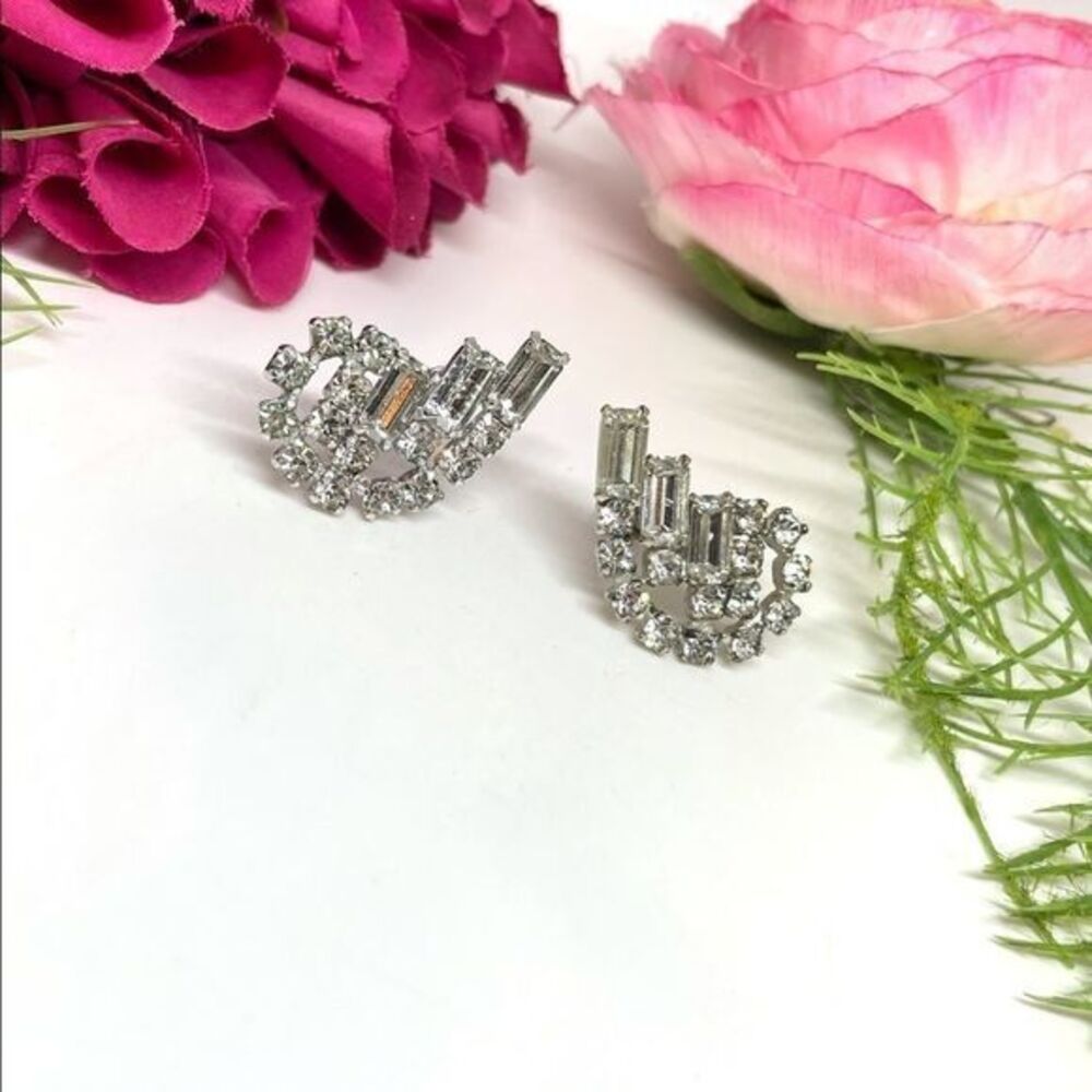 VINTAGE⚜️Art Deco Baguette Crystal Pavé Spiral Screw Clip Earrings